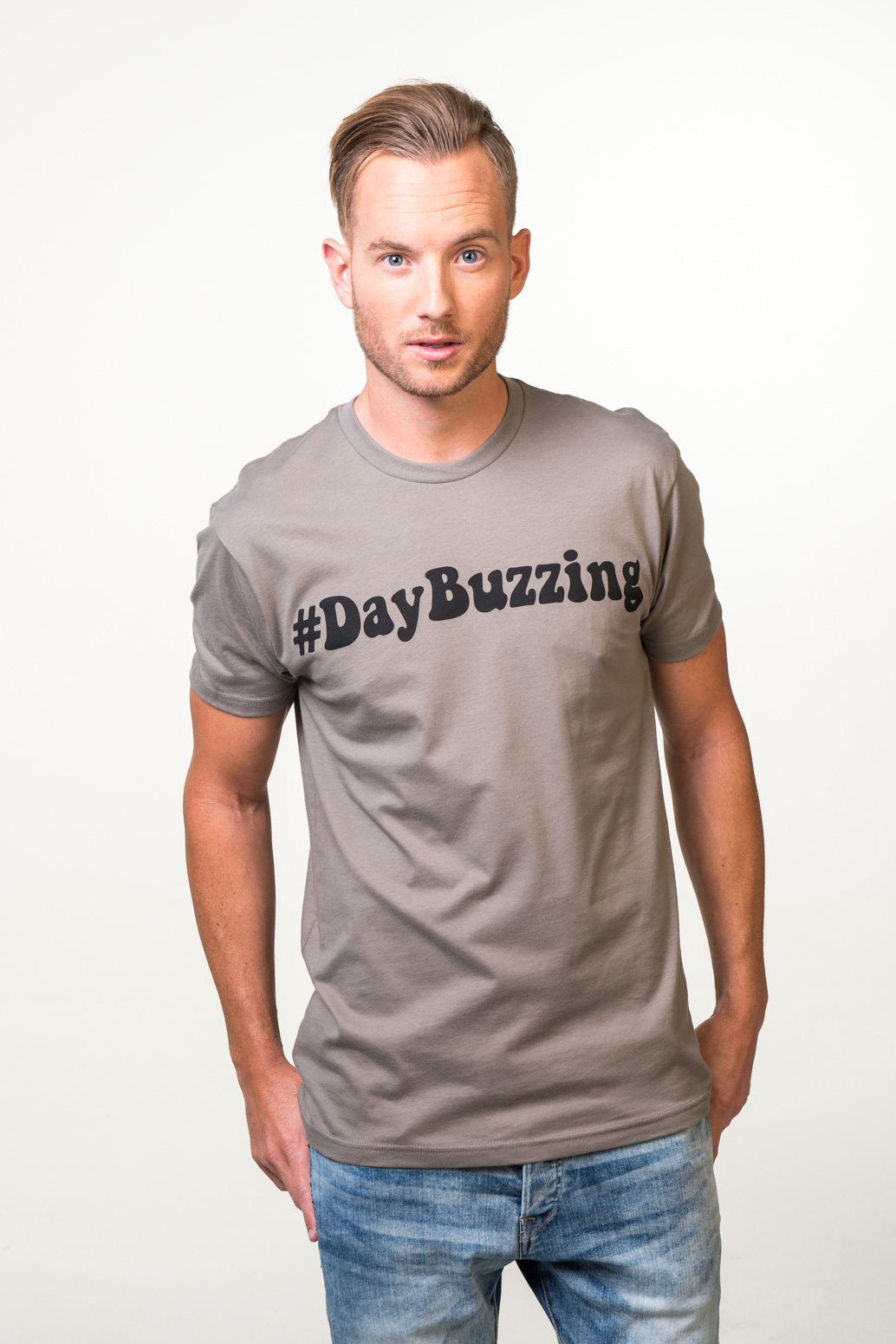 DayBuzzing - Men's Short Sleeve Tee (size: Small, color: Warm Grey)