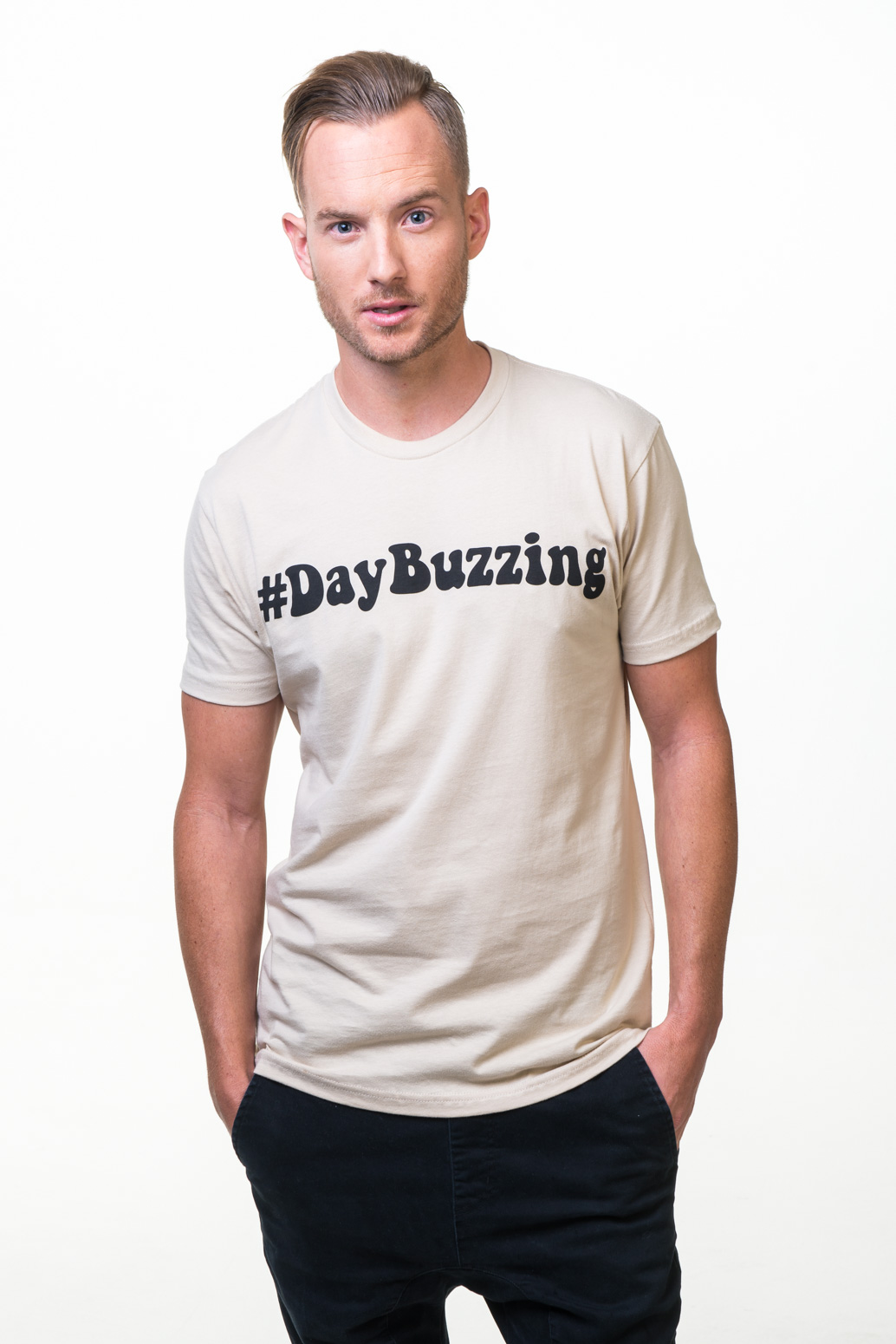 DayBuzzing - Men's Short Sleeve Tee (size: Small, color: Cream)